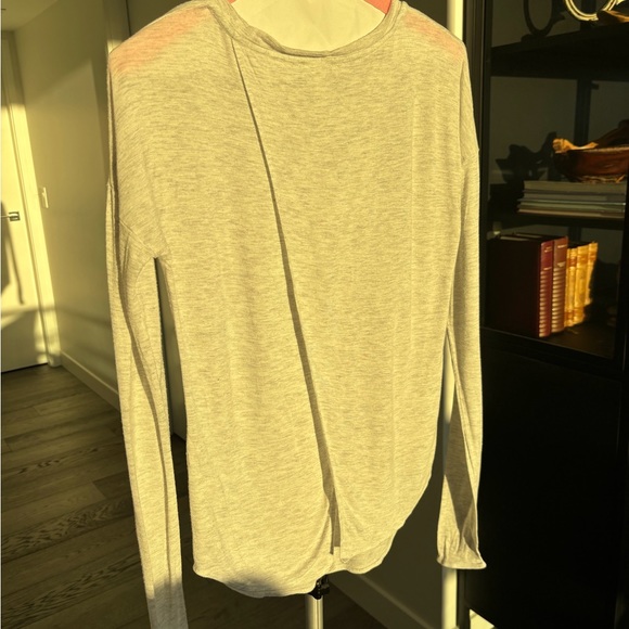 Aritzia Wilfred fly away back tee shirt - Picture 2 of 5